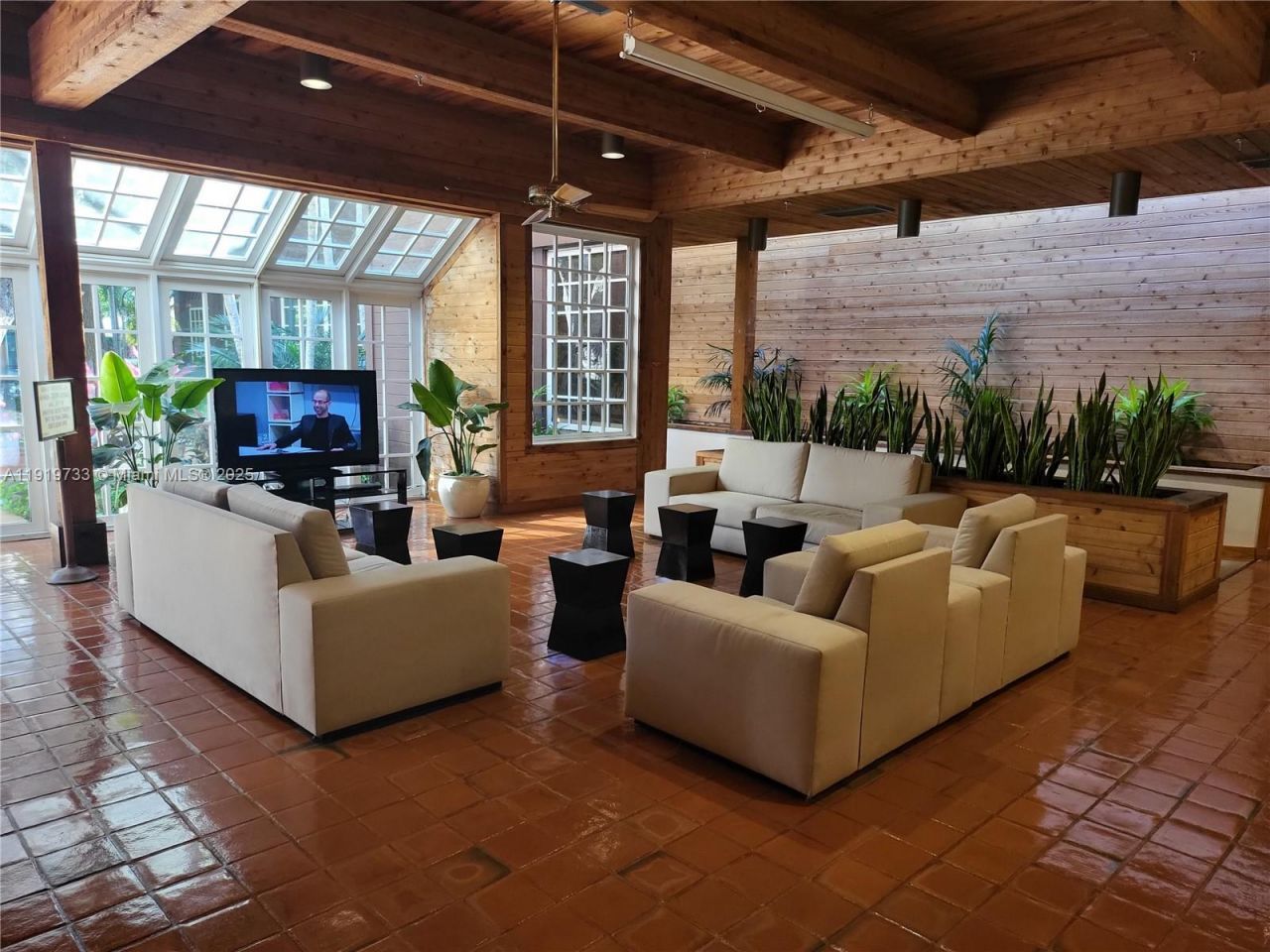 1000 Quayside Ter, Unit 812, Miami, FL 33138 Photo