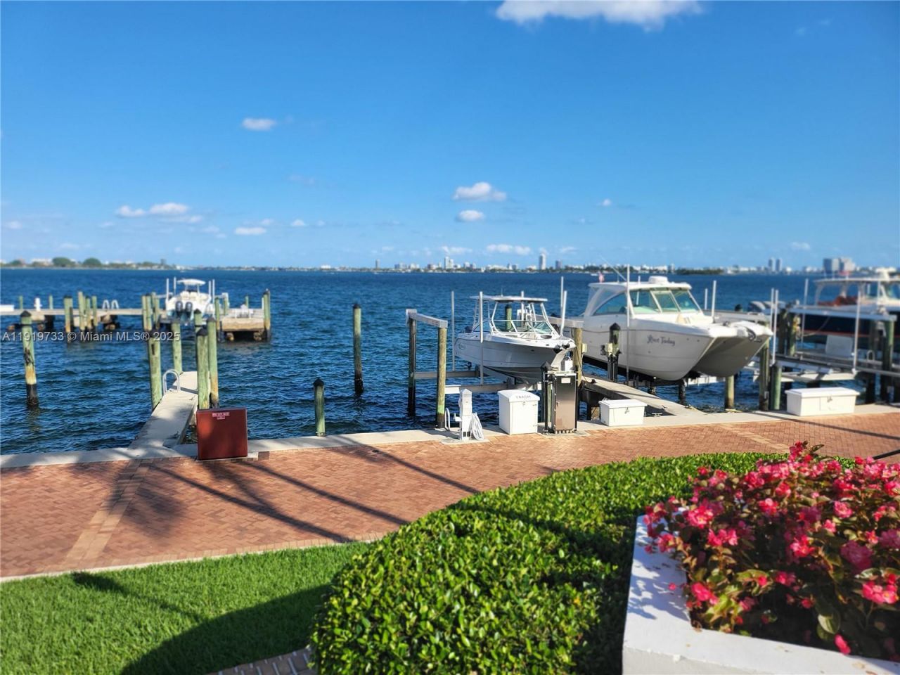 1000 Quayside Ter, Unit 812, Miami, FL 33138 Photo