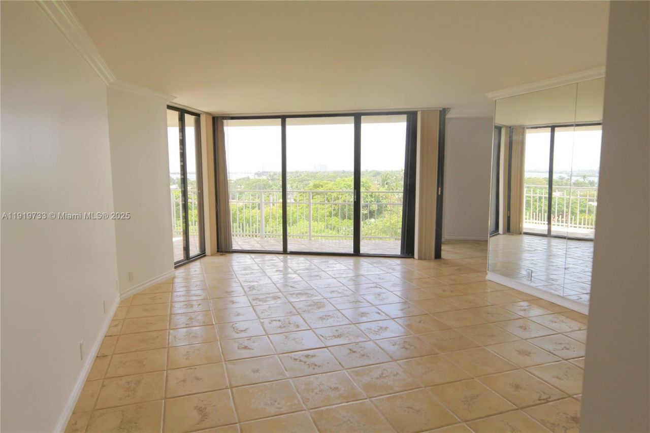 1000 Quayside Ter, Unit 812, Miami, FL 33138 Photo