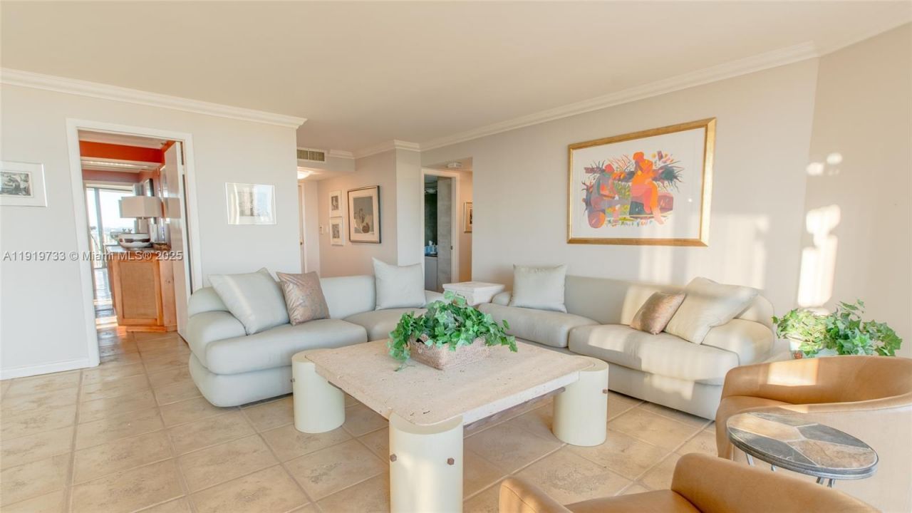 1000 Quayside Ter, Unit 812, Miami, FL 33138 Photo