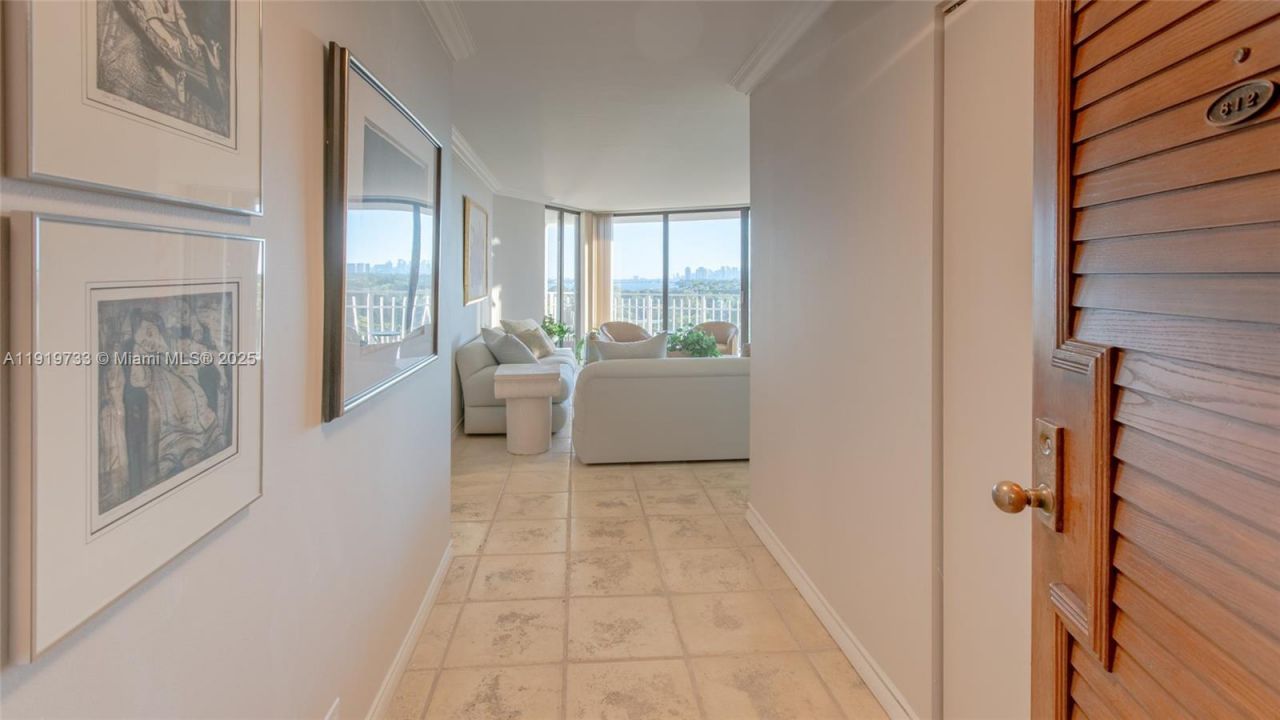 1000 Quayside Ter, Unit 812, Miami, FL 33138 Photo
