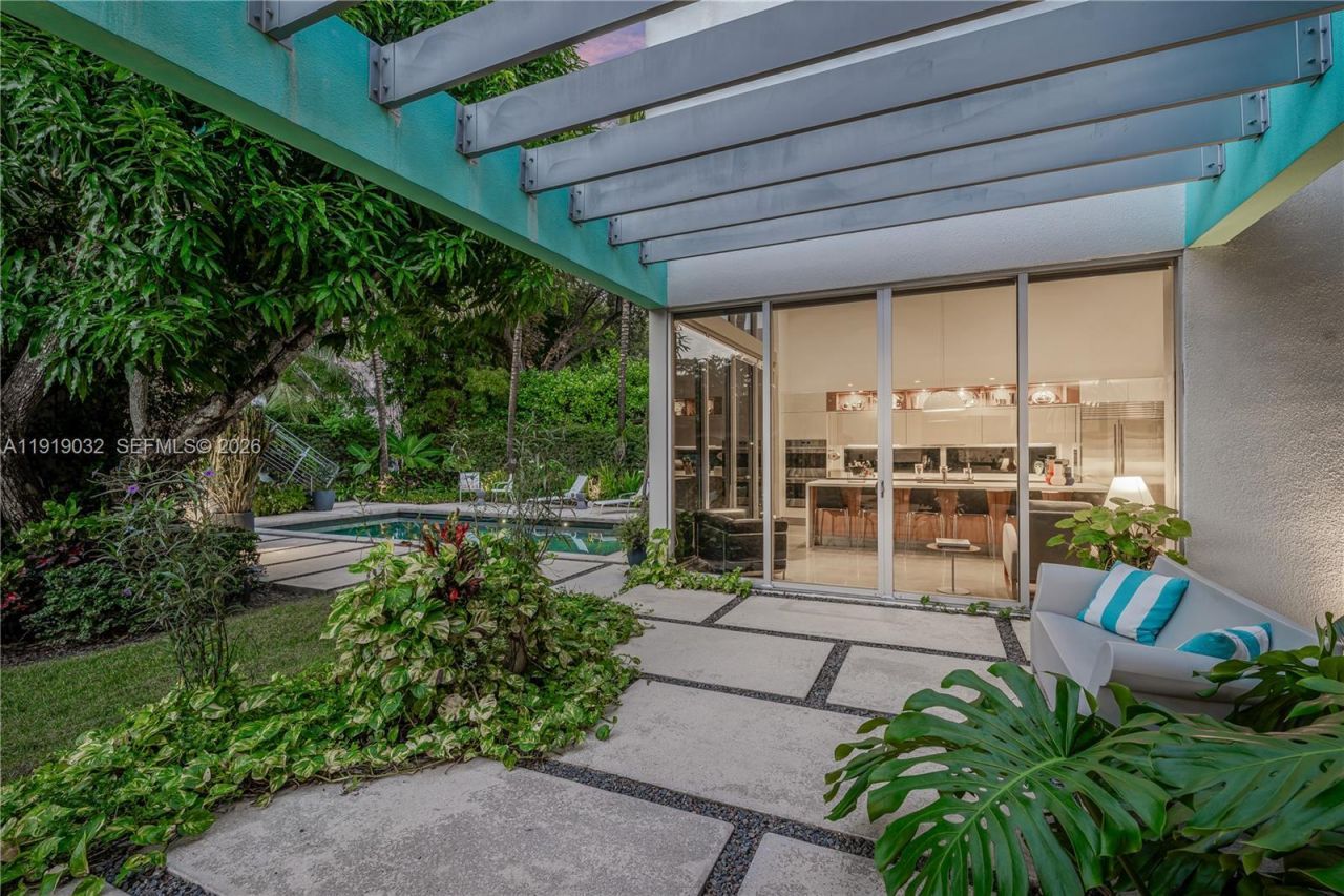 6495 SW 85th St, Miami, FL 33143 Photo