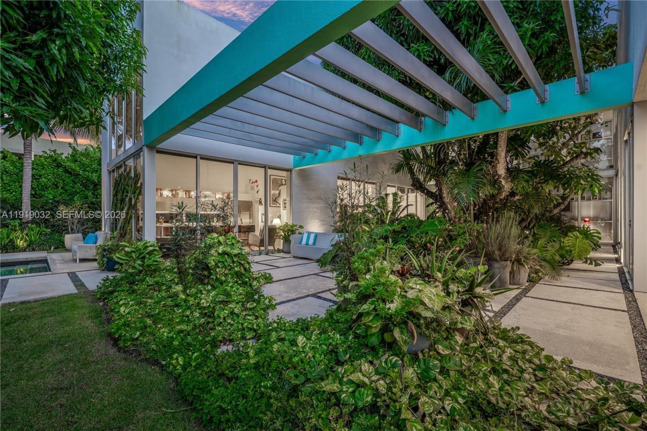 6495 SW 85th St, Miami, FL 33143 Photo