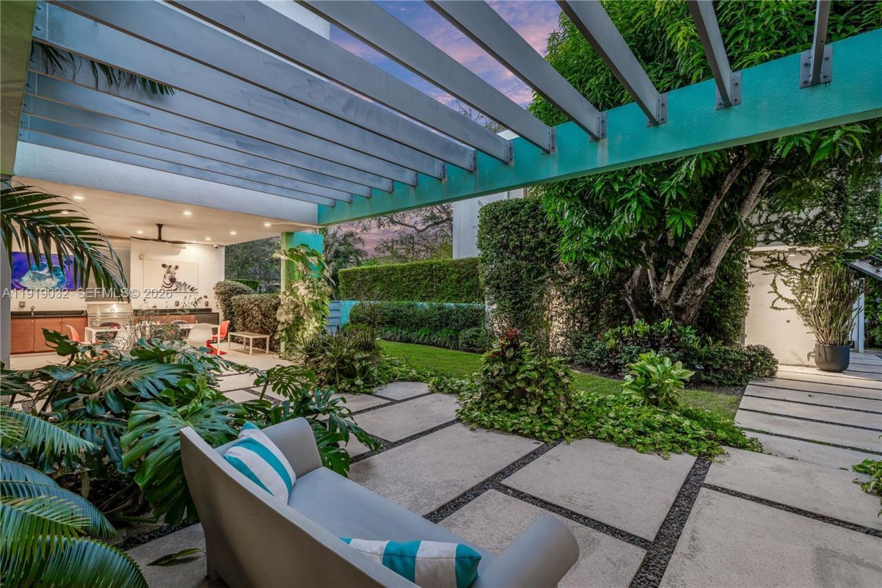 6495 SW 85th St, Miami, FL 33143 Photo