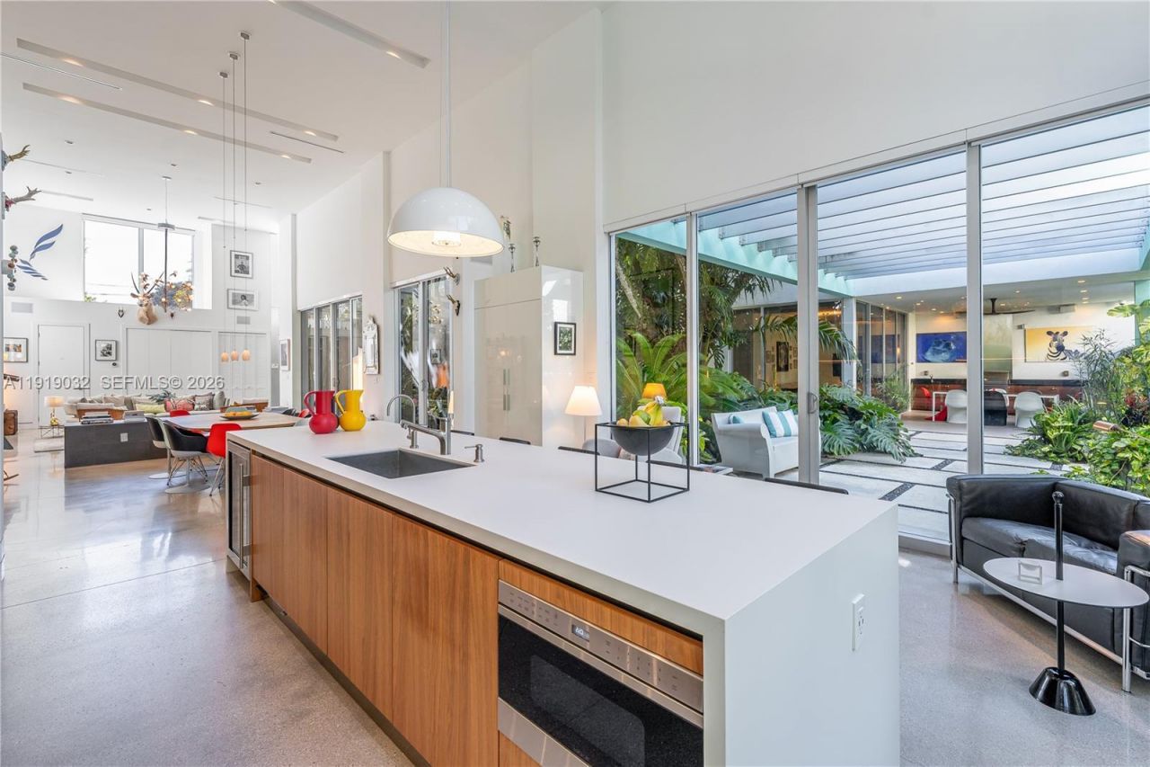 6495 SW 85th St, Miami, FL 33143 Photo