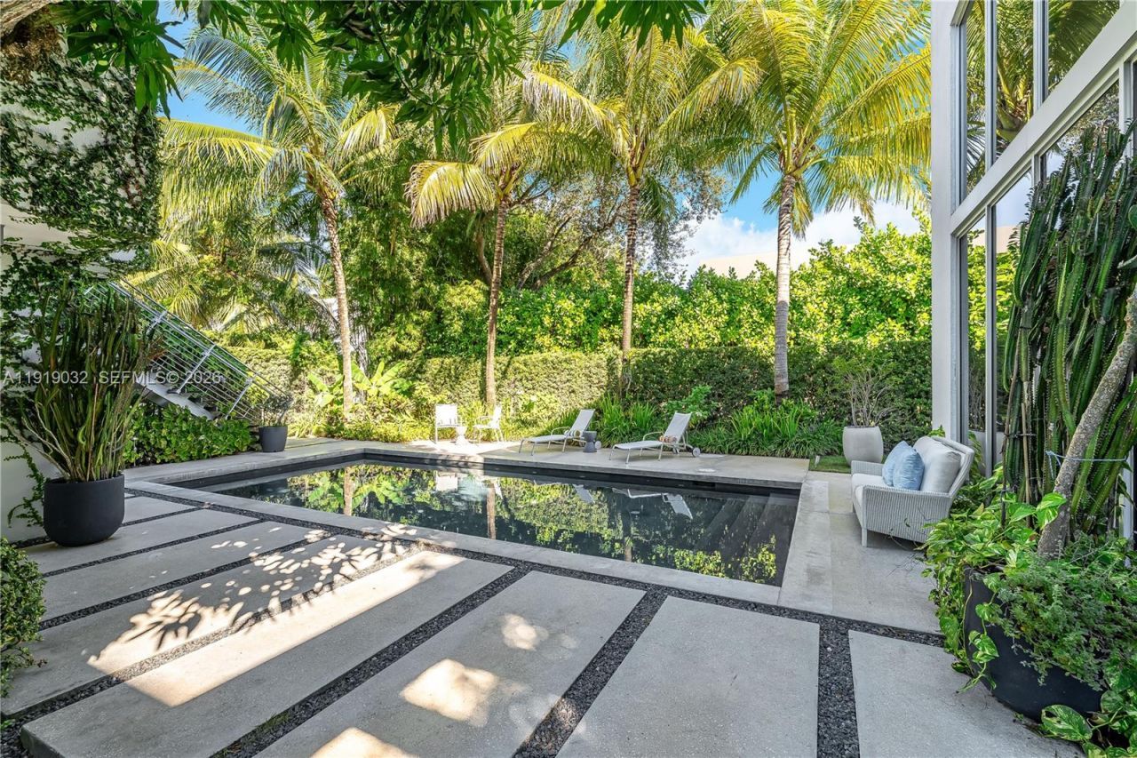 6495 SW 85th St, Miami, FL 33143 Photo