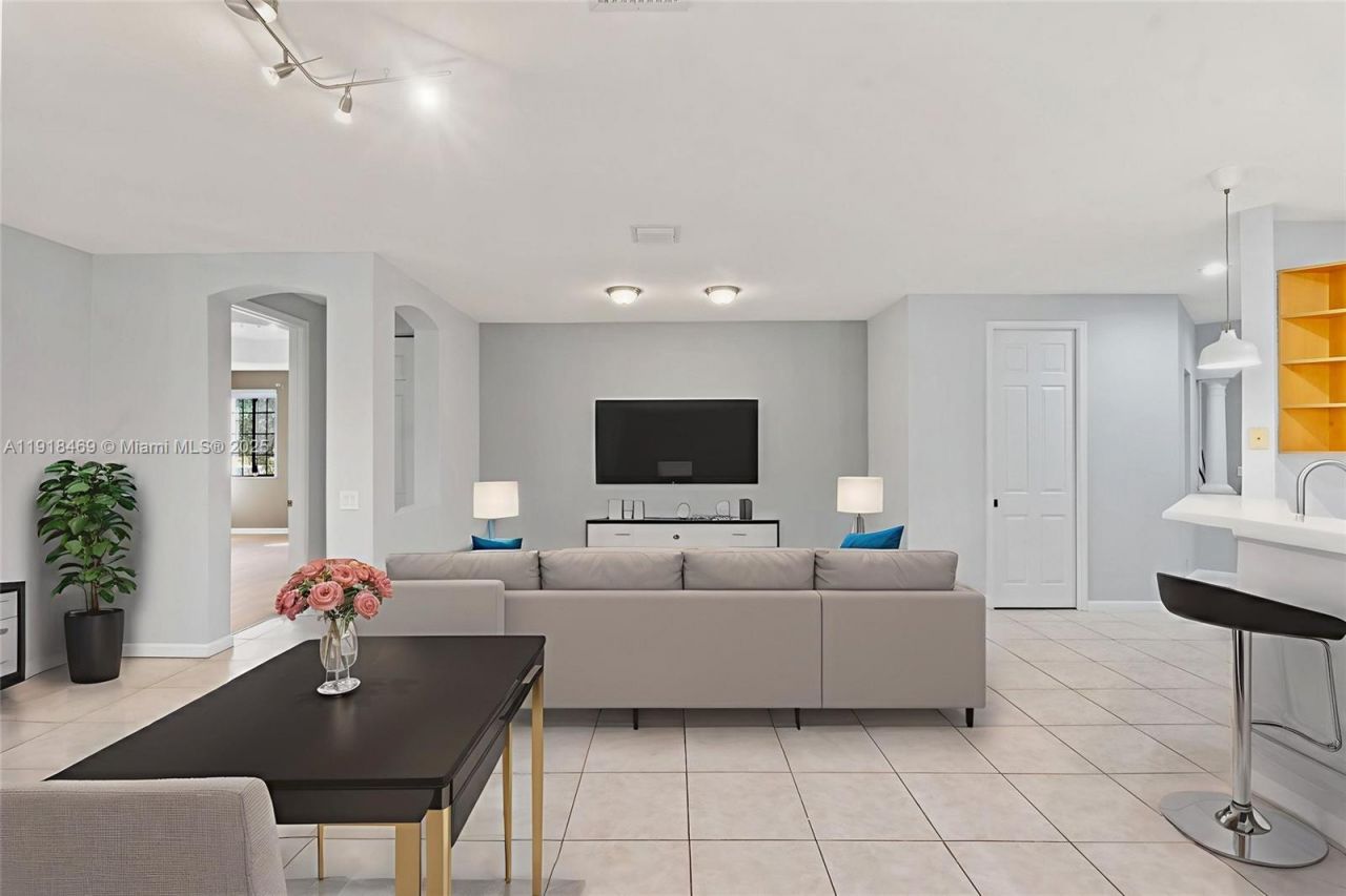 2649 Center Ct Dr, Unit 2-7, Weston, FL 33332 Photo