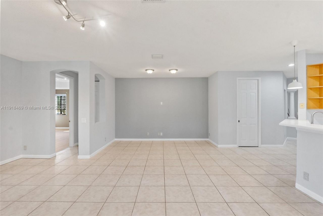 2649 Center Ct Dr, Unit 2-7, Weston, FL 33332 Photo