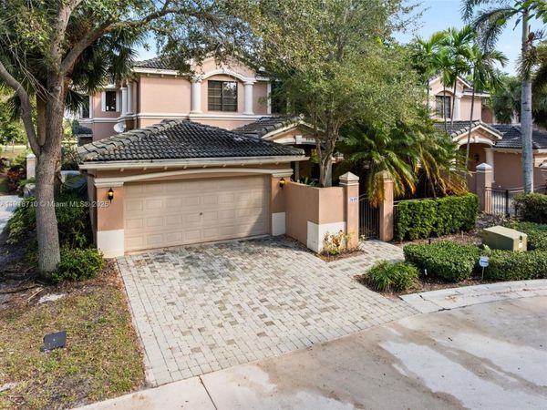 2649 Center Ct Dr, Unit 2-7, Weston, FL 33332