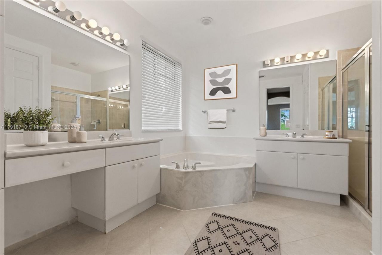 2649 Center Ct Dr, Unit 2-7, Weston, FL 33332 Photo