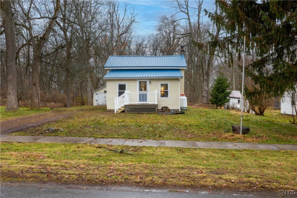 651 S James Street, Cape Vincent, NY 13618 Main Photo