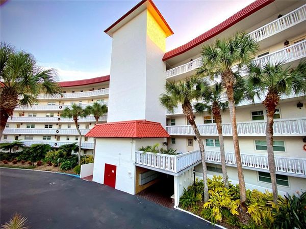 601 N MCDONALD STREET, Unit 208, MOUNT DORA, FL 32757