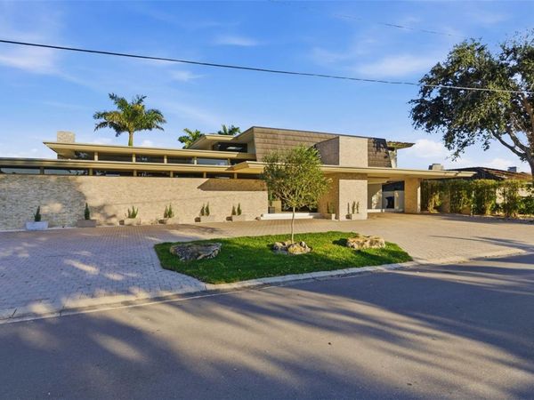 10 BRIGHTWATERS CIRCLE NE, ST PETERSBURG, FL 33704