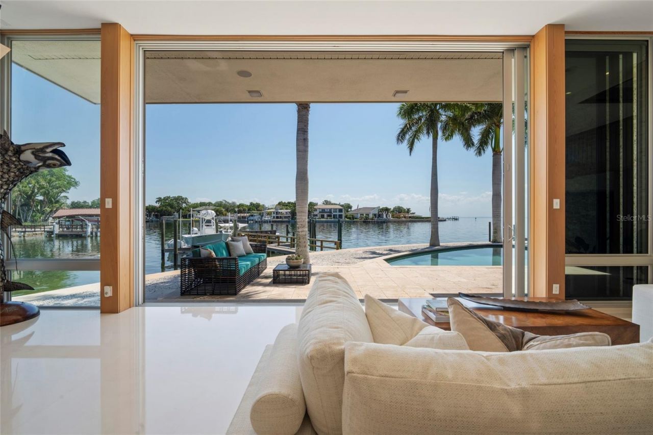 10 Brightwaters Circle Ne, Saint Petersburg, FL 33704 Photo