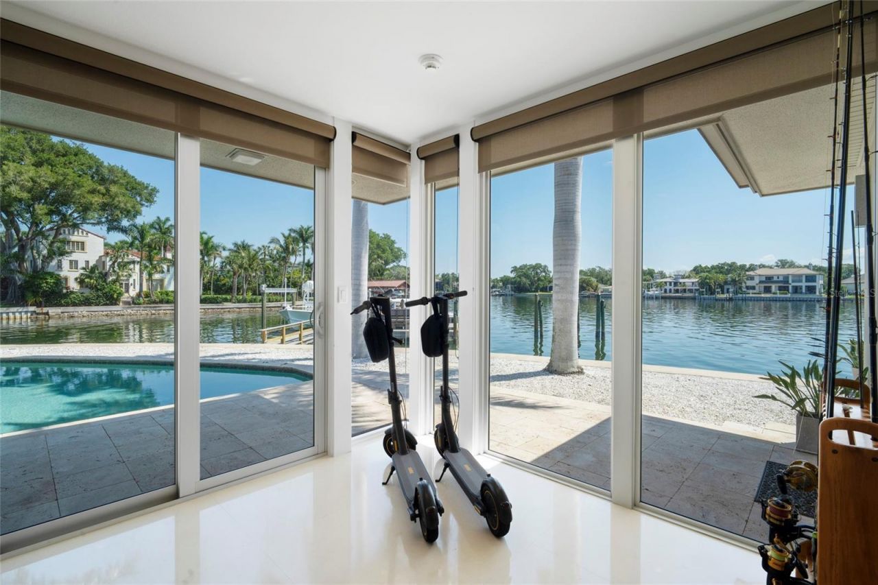 10 Brightwaters Circle Ne, Saint Petersburg, FL 33704 Photo