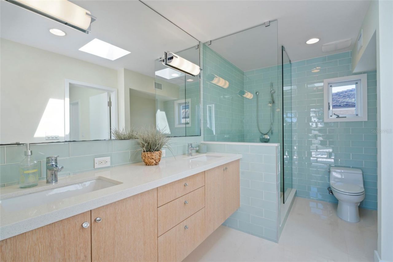 10 Brightwaters Circle Ne, Saint Petersburg, FL 33704 Photo