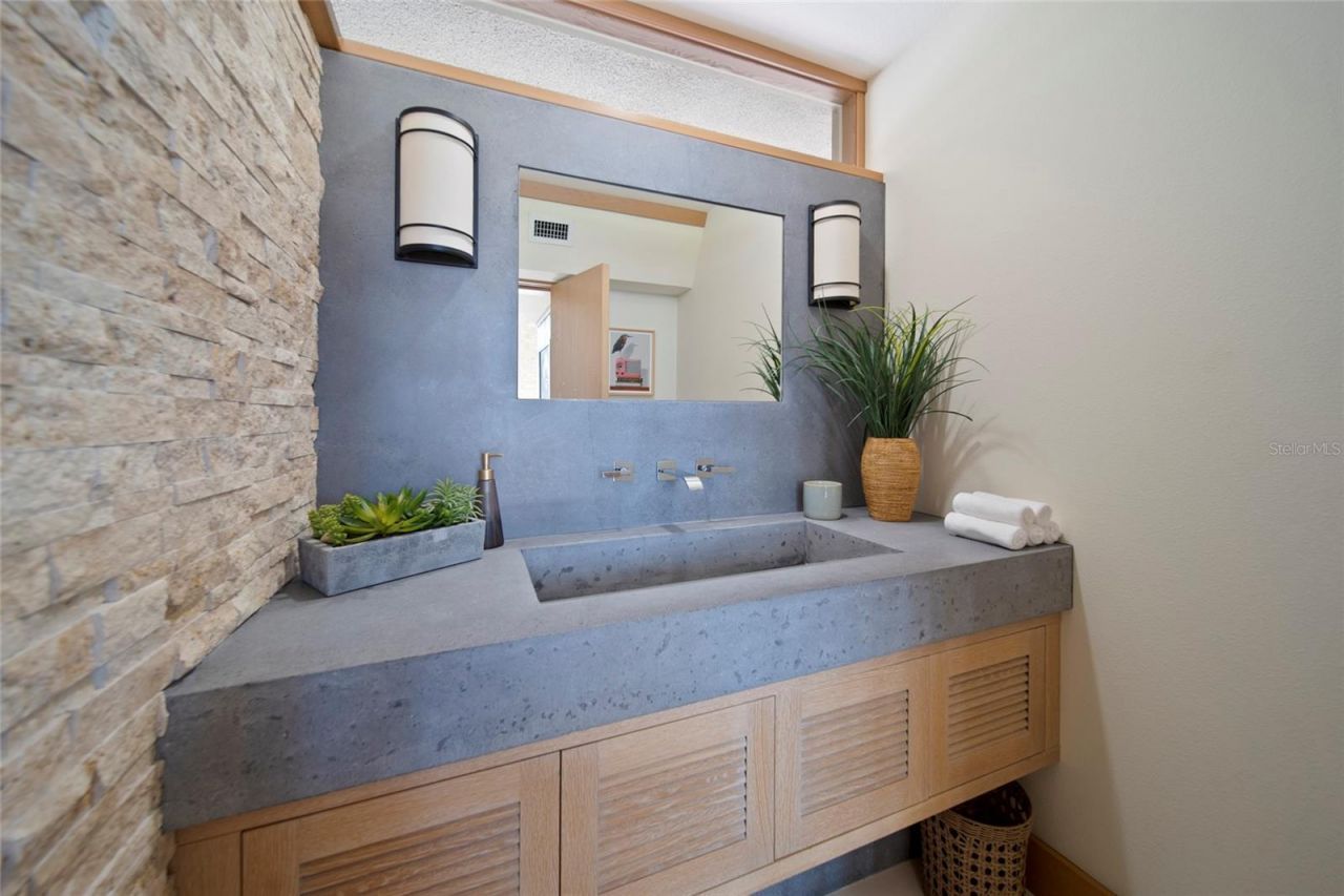 10 Brightwaters Circle Ne, Saint Petersburg, FL 33704 Photo