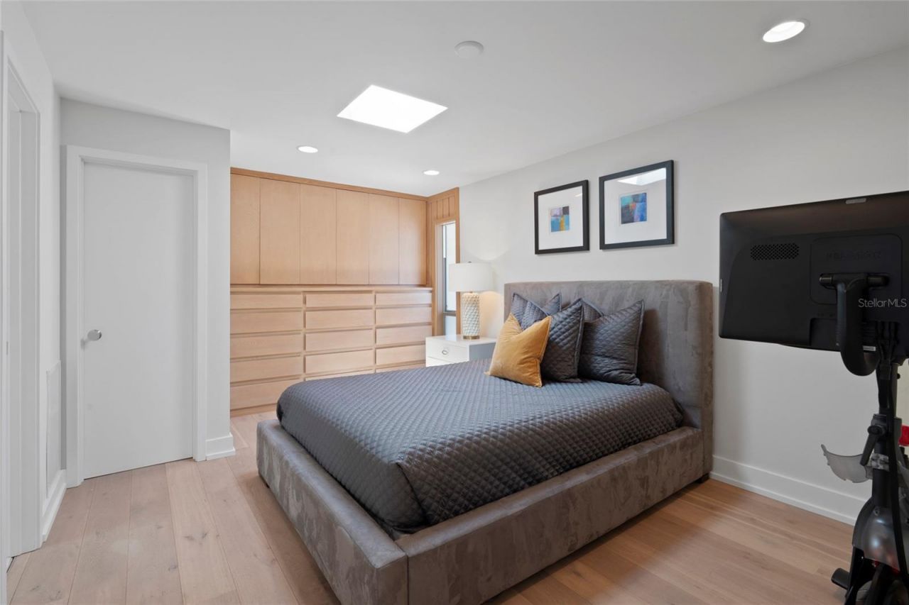 10 Brightwaters Circle Ne, Saint Petersburg, FL 33704 Photo