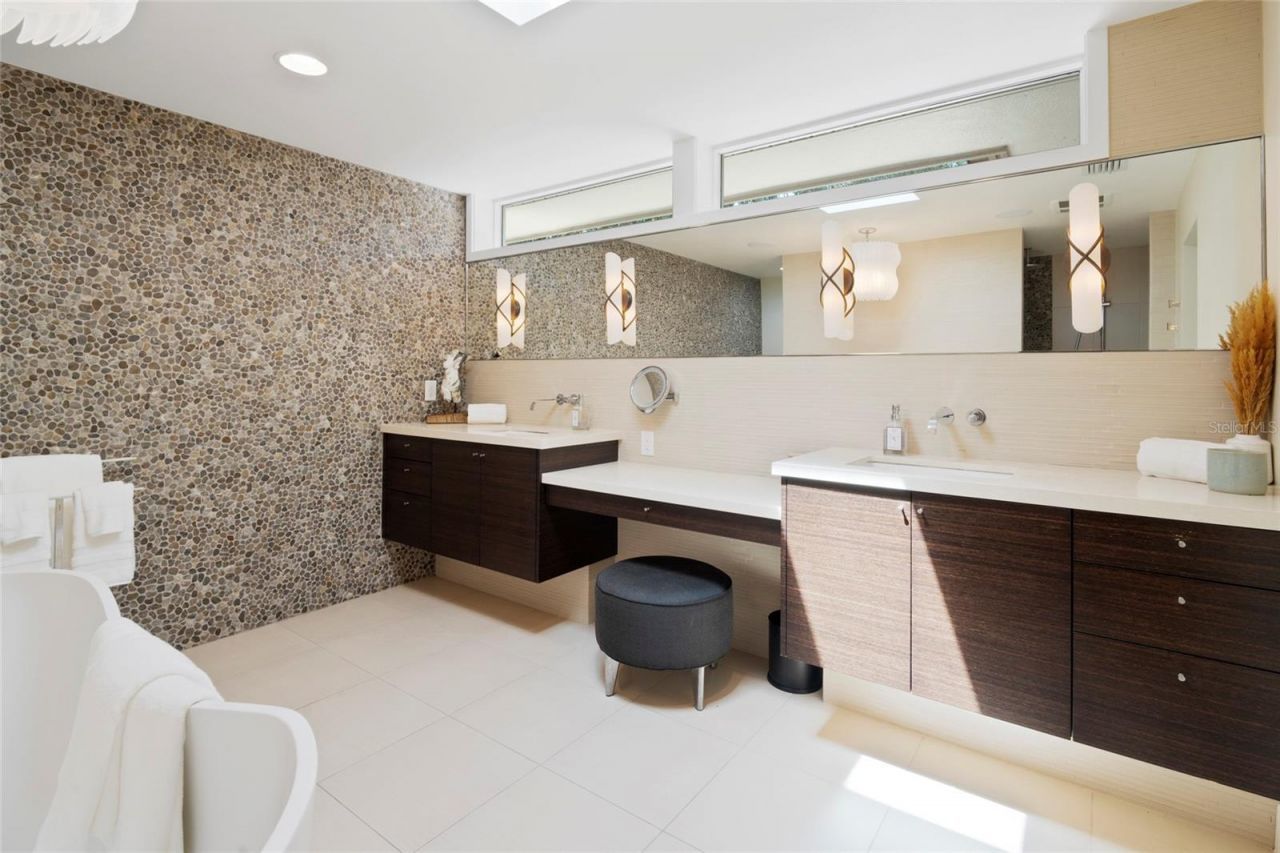 10 Brightwaters Circle Ne, Saint Petersburg, FL 33704 Photo