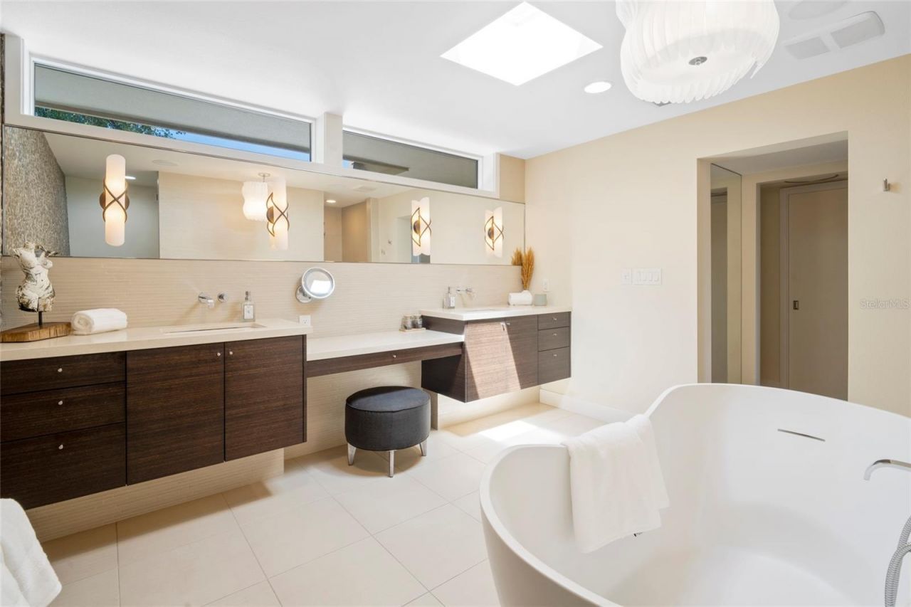 10 Brightwaters Circle Ne, Saint Petersburg, FL 33704 Photo