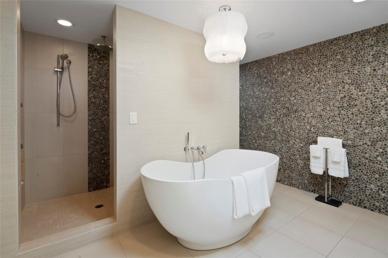 10 Brightwaters Circle Ne, Saint Petersburg, FL 33704 Photo