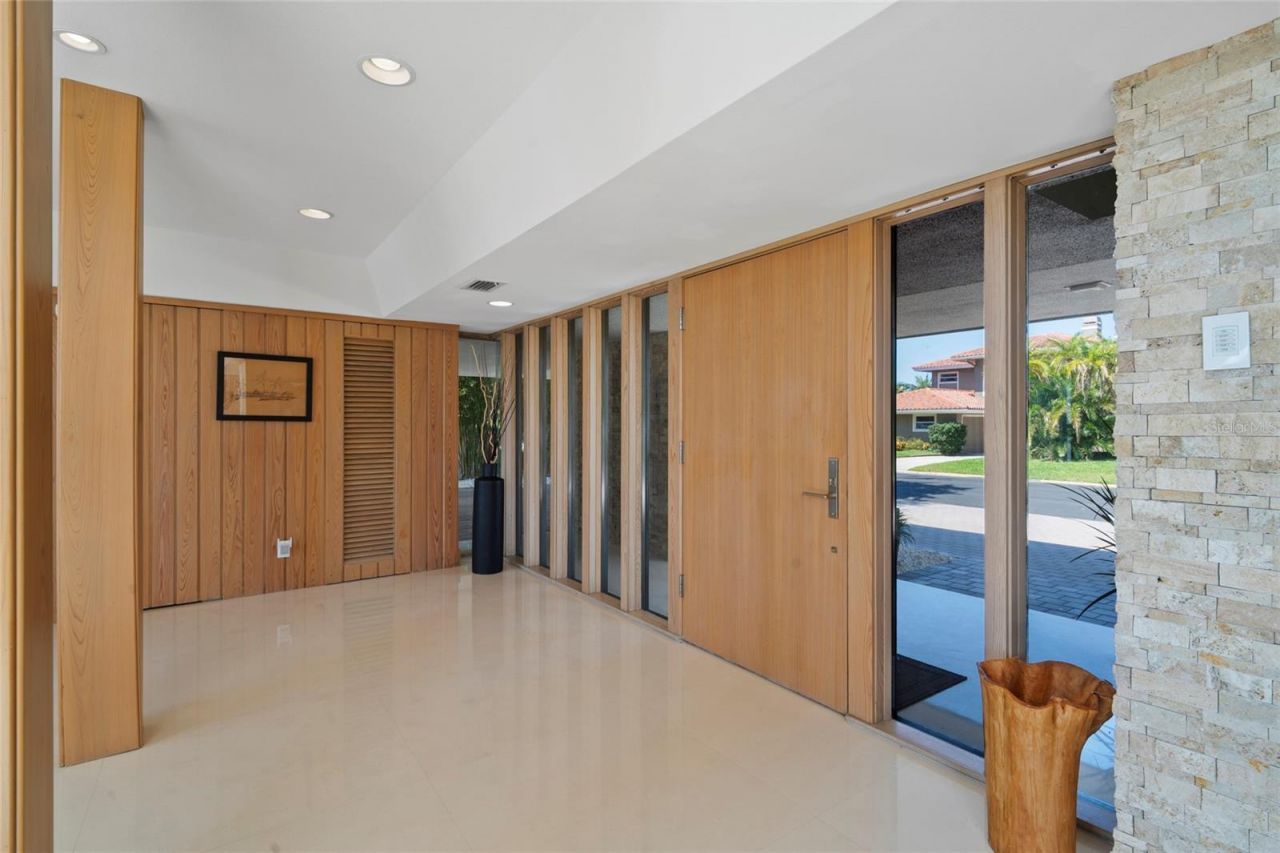 10 Brightwaters Circle Ne, Saint Petersburg, FL 33704 Photo