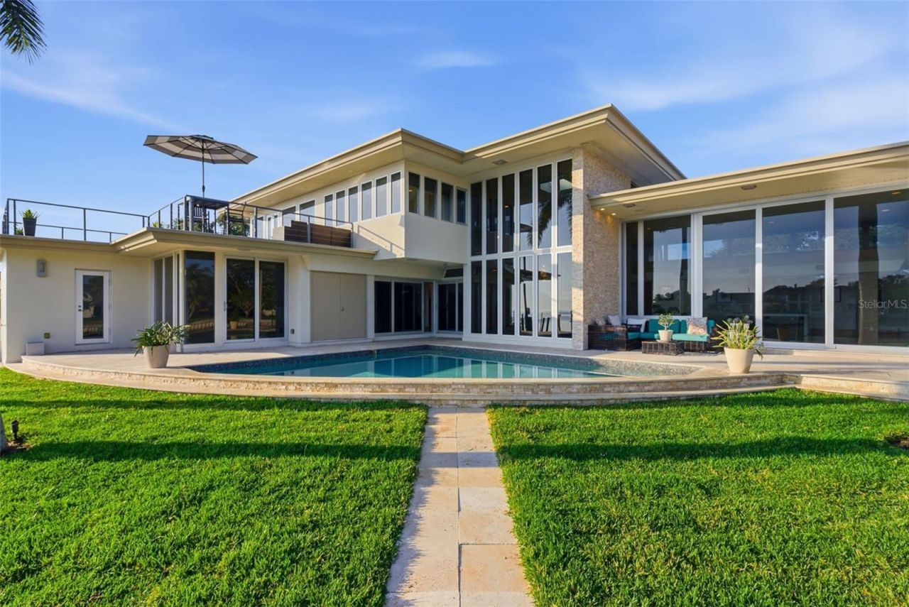 10 Brightwaters Circle Ne, Saint Petersburg, FL 33704 Photo