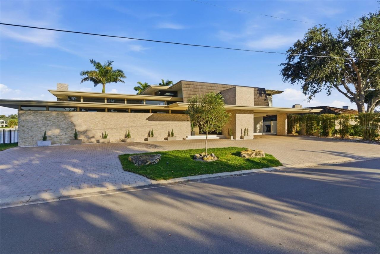 10 Brightwaters Circle Ne, Saint Petersburg, FL 33704 Photo