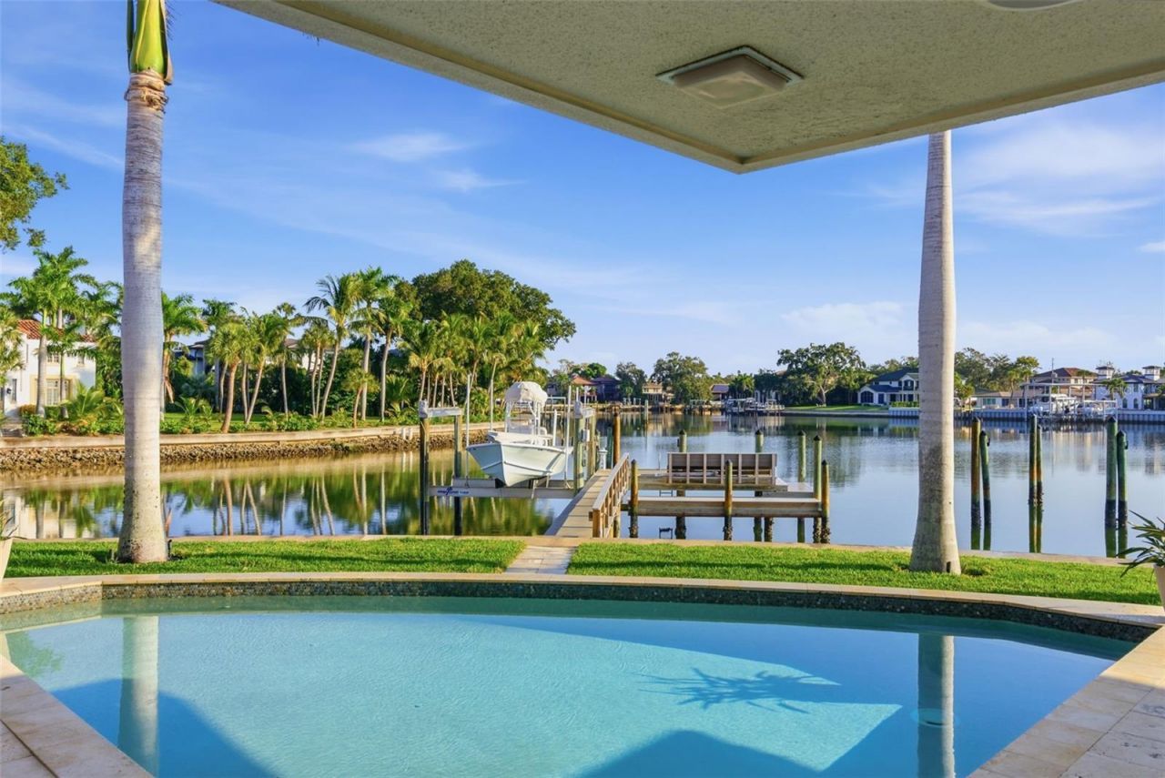 10 Brightwaters Circle Ne, Saint Petersburg, FL 33704 Photo