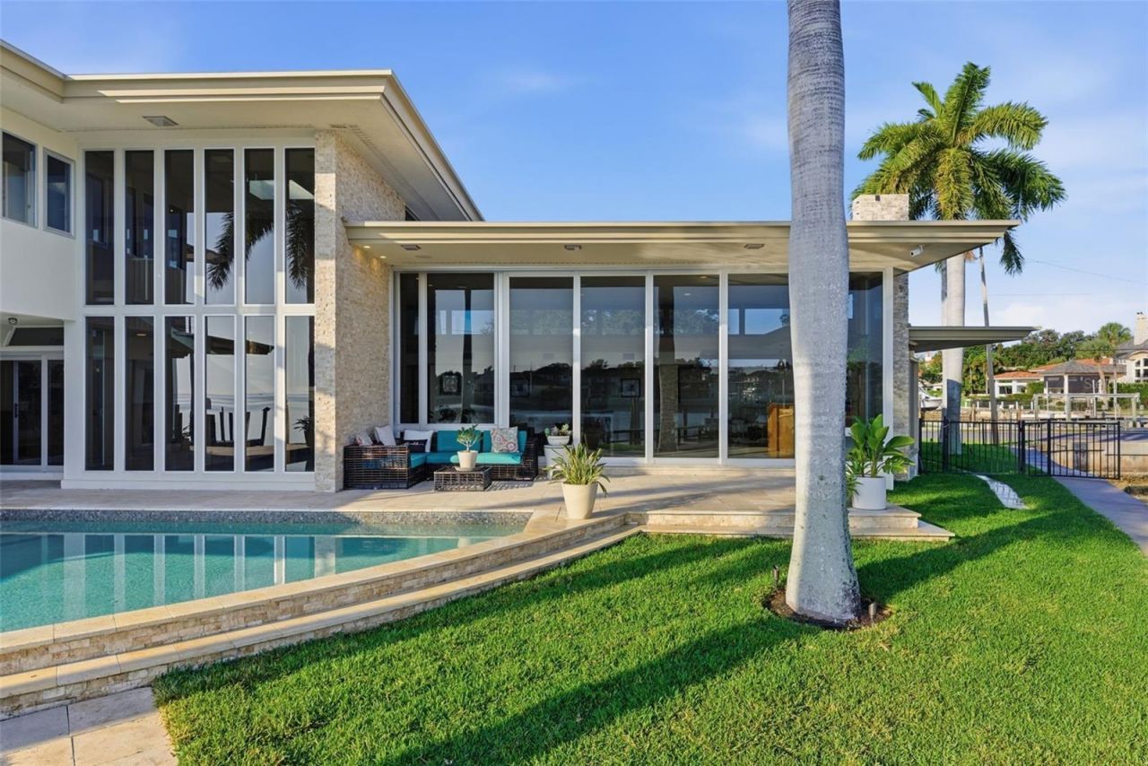 10 Brightwaters Circle Ne, Saint Petersburg, FL 33704 Photo