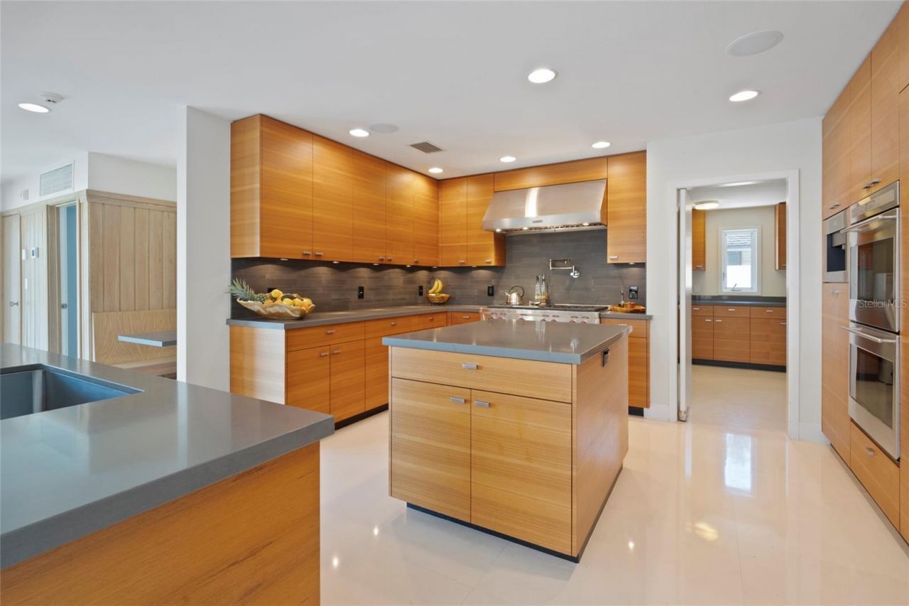 10 Brightwaters Circle Ne, Saint Petersburg, FL 33704 Photo