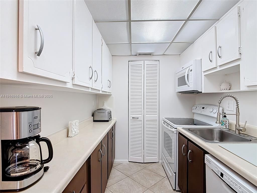 201 178th Dr, Unit 315, Sunny Isles Beach, FL 33160 Photo