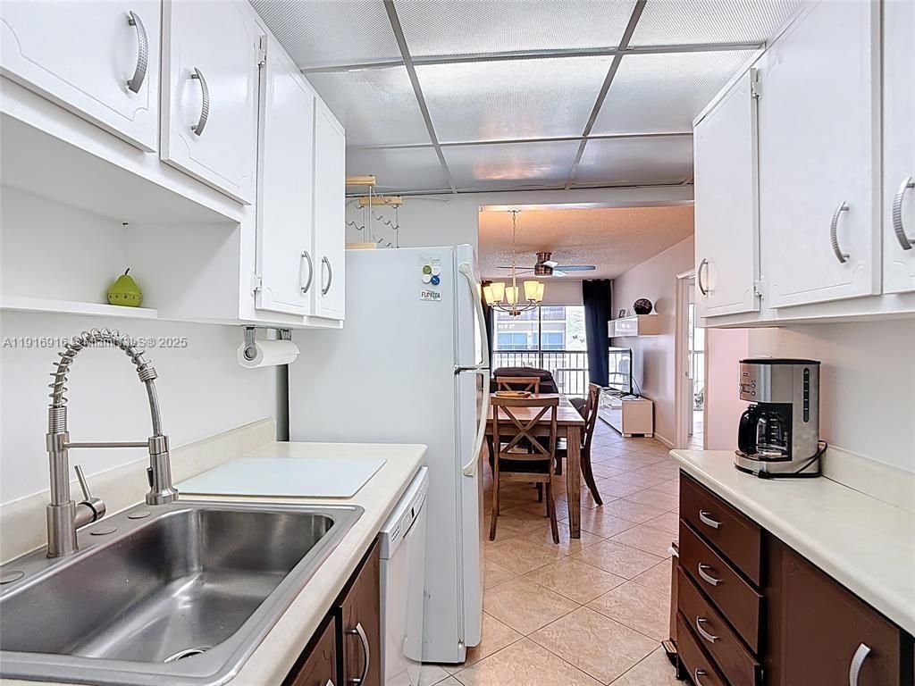 201 178th Dr, Unit 315, Sunny Isles Beach, FL 33160 Photo