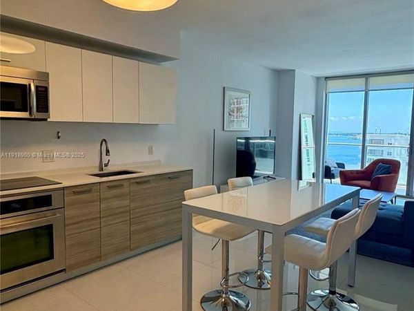 1300 Brickell Bay Dr, Unit 1607, Miami, FL 33131