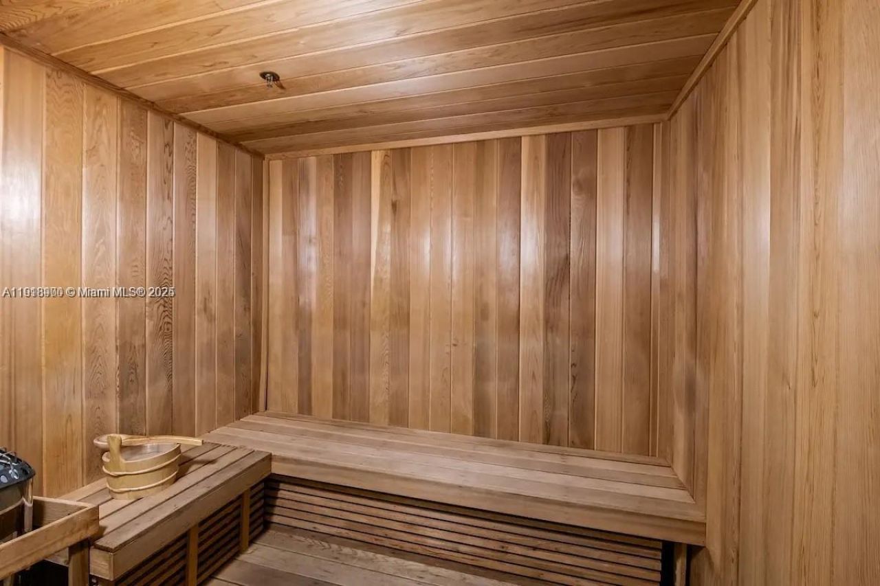 1300 Brickell Bay Dr, Unit 1607, Miami, FL 33131 Photo