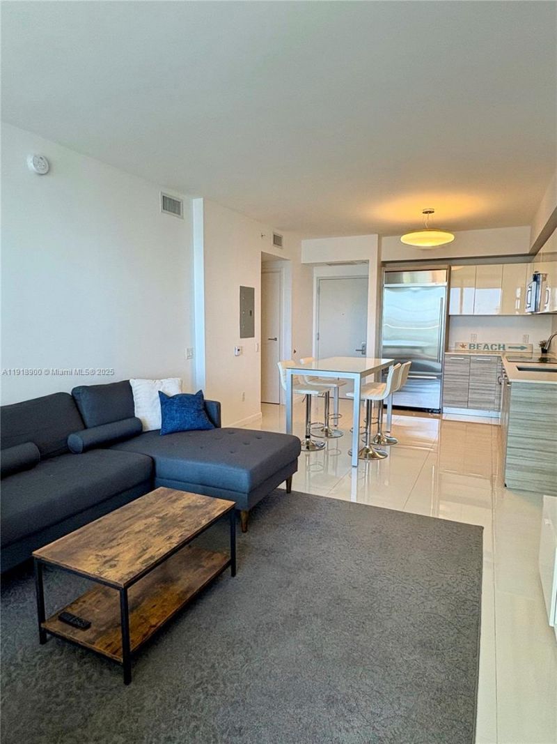 1300 Brickell Bay Dr, Unit 1607, Miami, FL 33131 Photo