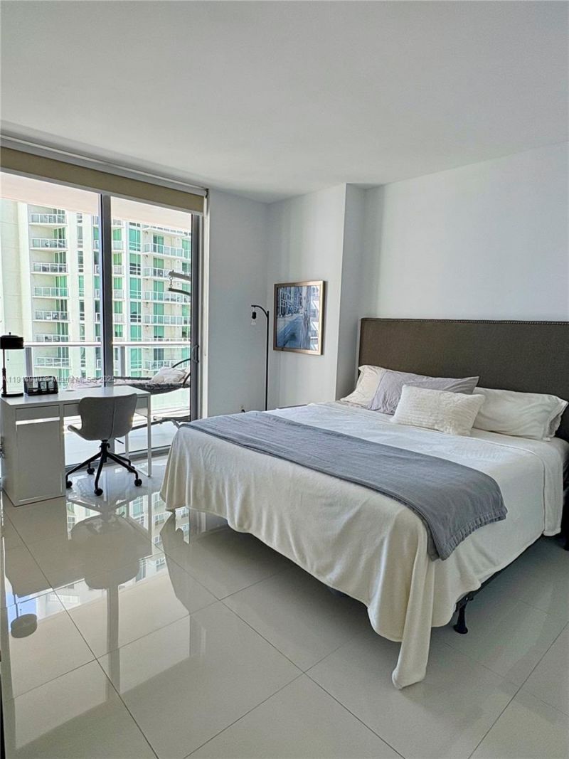 1300 Brickell Bay Dr, Unit 1607, Miami, FL 33131 Photo