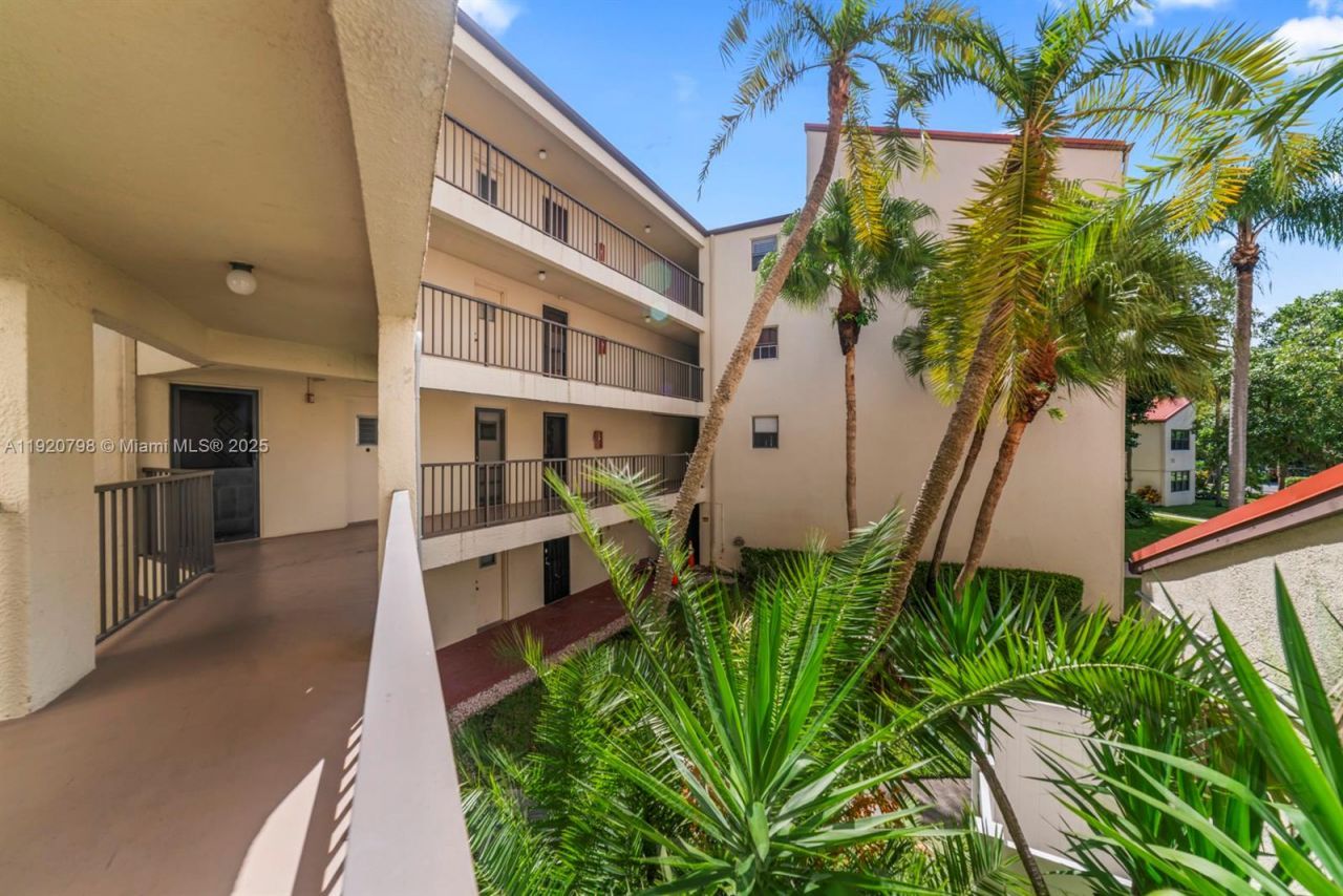 2311 S Cypress Bend Dr, Unit 217A, Pompano Beach, FL 33069 Photo