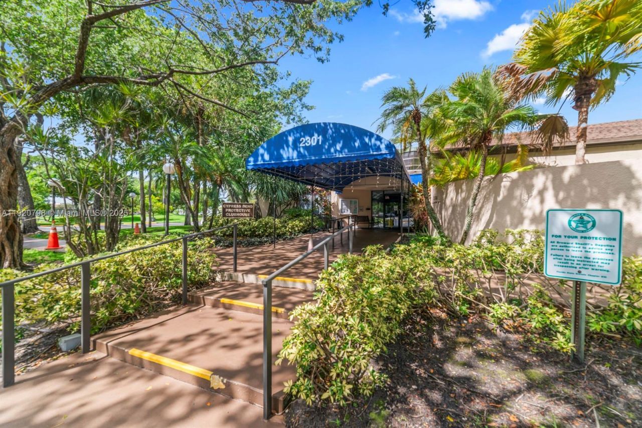 2311 S Cypress Bend Dr, Unit 217A, Pompano Beach, FL 33069 Photo