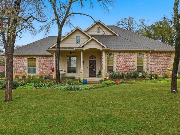 1125 Kiowa Drive E, Lake Kiowa, TX 76240