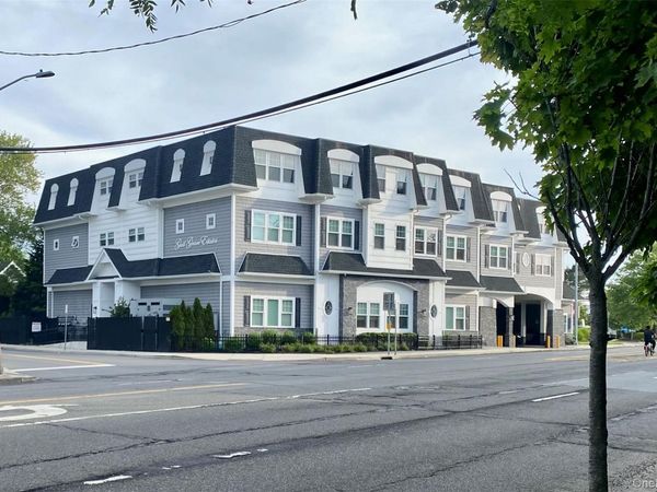 840 Montauk Highway, Unit 3C, Copiague, NY 11726