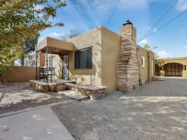 2909 Carlton Street NW, Albuquerque, NM 87107