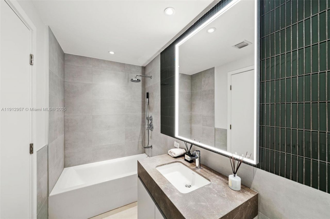 500 Alton Rd, Unit 2303, Miami Beach, FL 33139 Photo