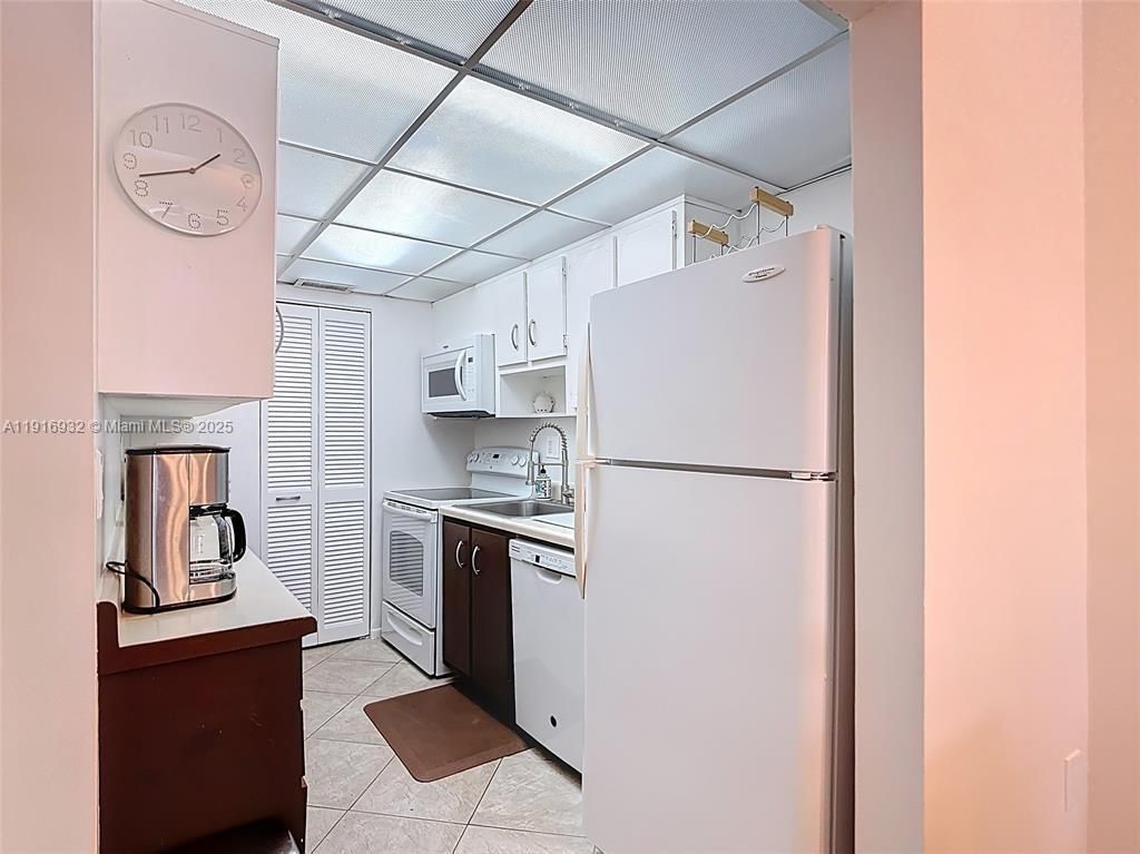 201 178th Dr, Unit 315, Sunny Isles Beach, FL 33160 Photo