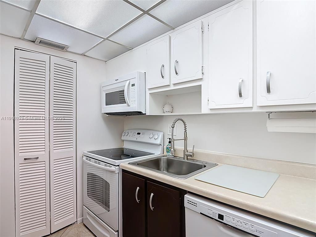 201 178th Dr, Unit 315, Sunny Isles Beach, FL 33160 Photo