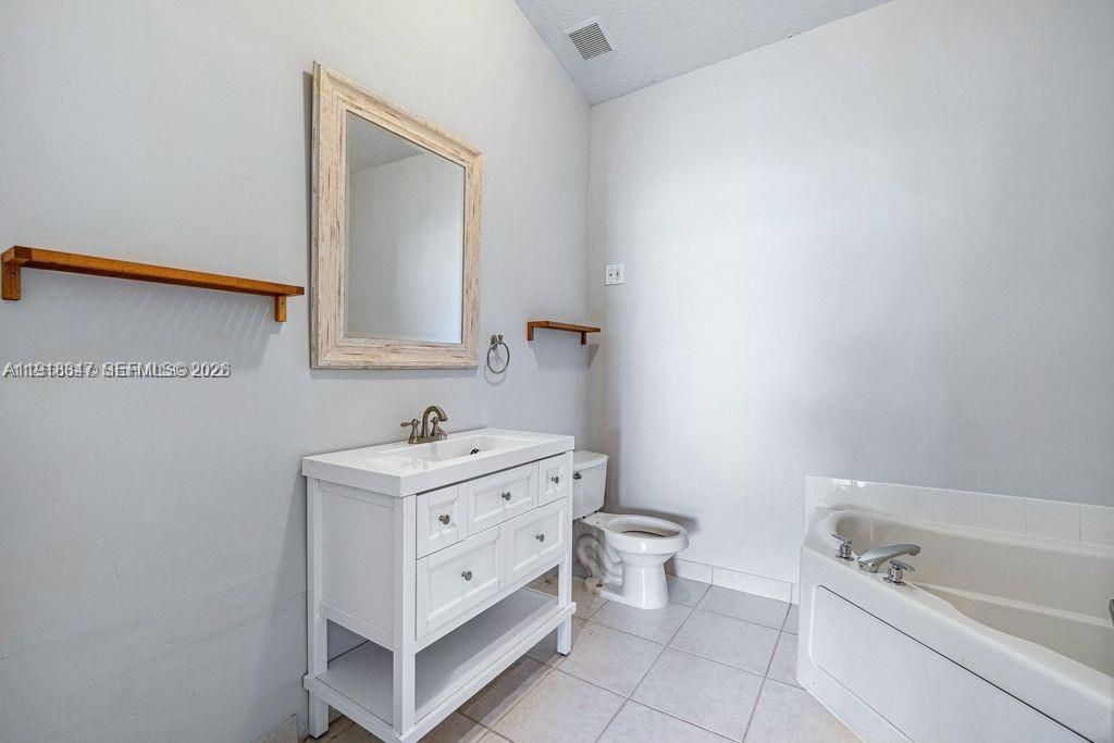 2437 S Coral Trace Cir, Unit 2437, Delray Beach, FL 33445 Photo