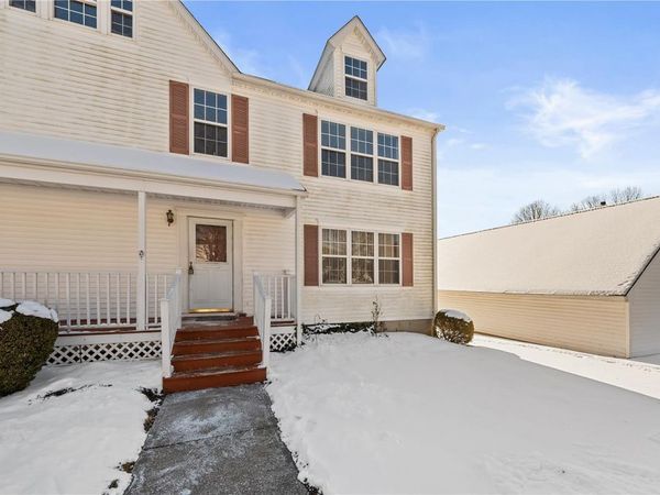 21 Kings Way, Pawling, NY 12564