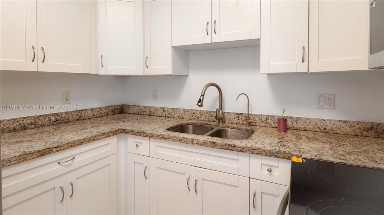 1835 NW 94th St, Miami, FL 33147 Photo