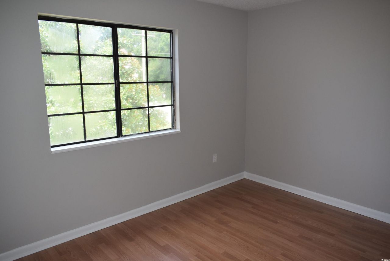 1208 Pinegrove Dr. Photo 9