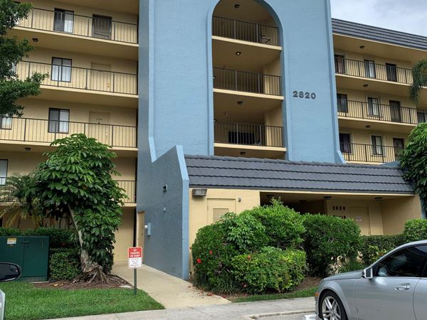 2820 Tennis Club Drive, Unit 302, West Palm Beach, FL 33417